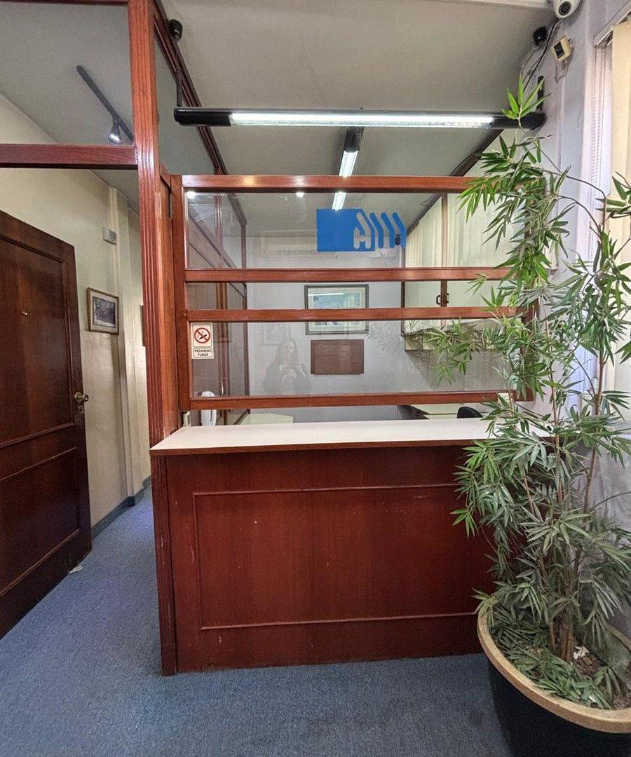 Foto de Alquiler de Oficina en Monserrat 5 ambientes, imagen 1