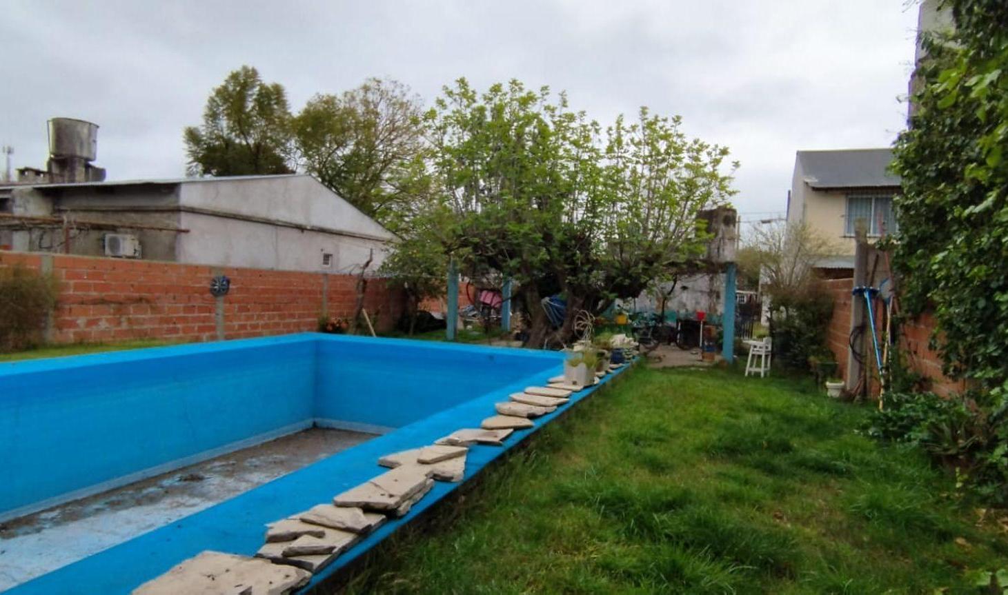 Foto de VENTA CASA A REFACCIONAR CON TERRENO VILLA DE MAYO, imagen 1
