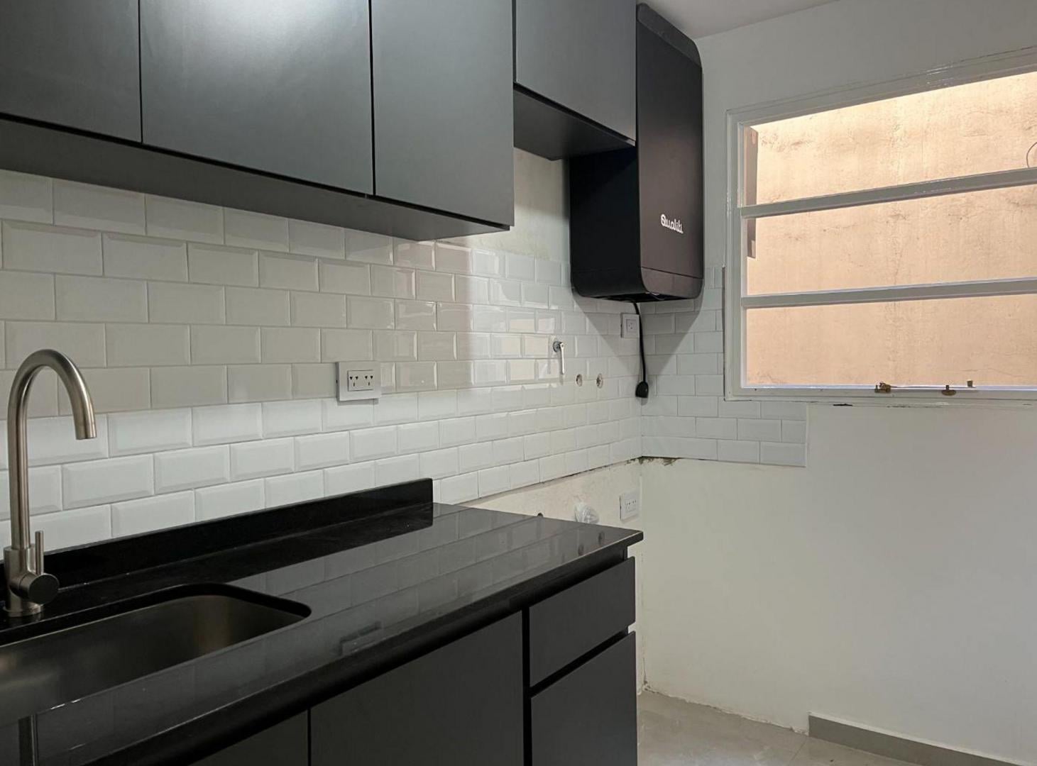 Foto de VENTA MONOAMBIENTE REFACCIONADO - VILLA DEL PARQUE, imagen 1
