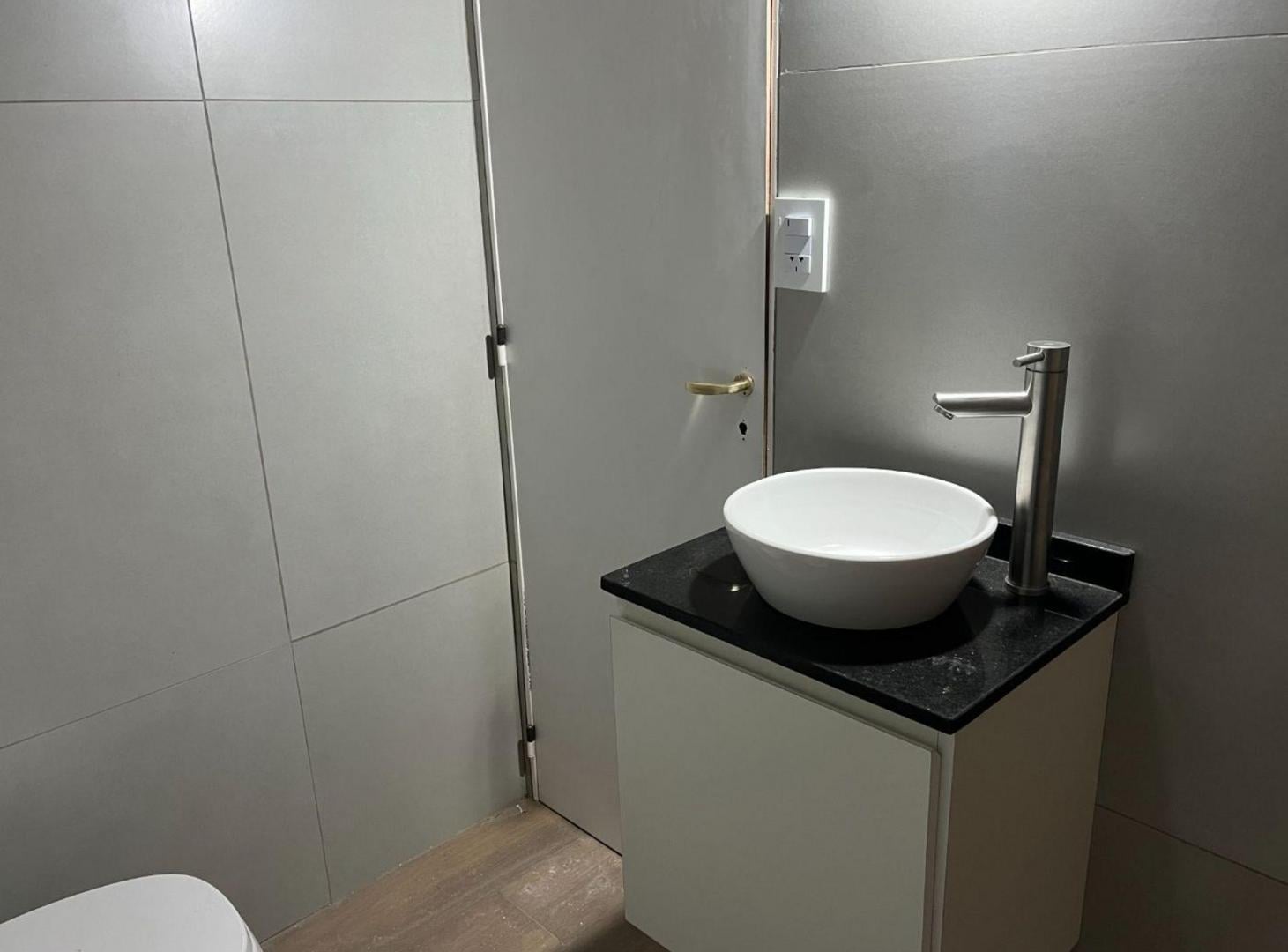 Foto de VENTA MONOAMBIENTE REFACCIONADO - VILLA DEL PARQUE, imagen 3