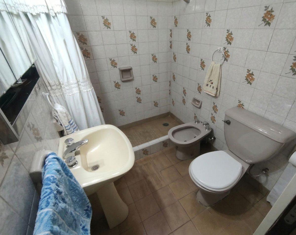 Foto de Venta Casa JL Suarez JARDIN-PATIO PARRILLA-COCHERA, imagen 3