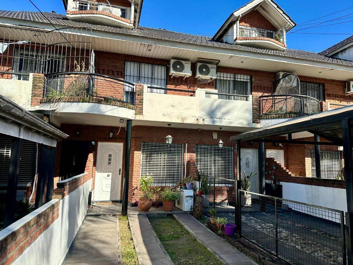 Foto de VENTA CASA TRIPLEX CASEROS NORTE APTO CREDITO, imagen 4