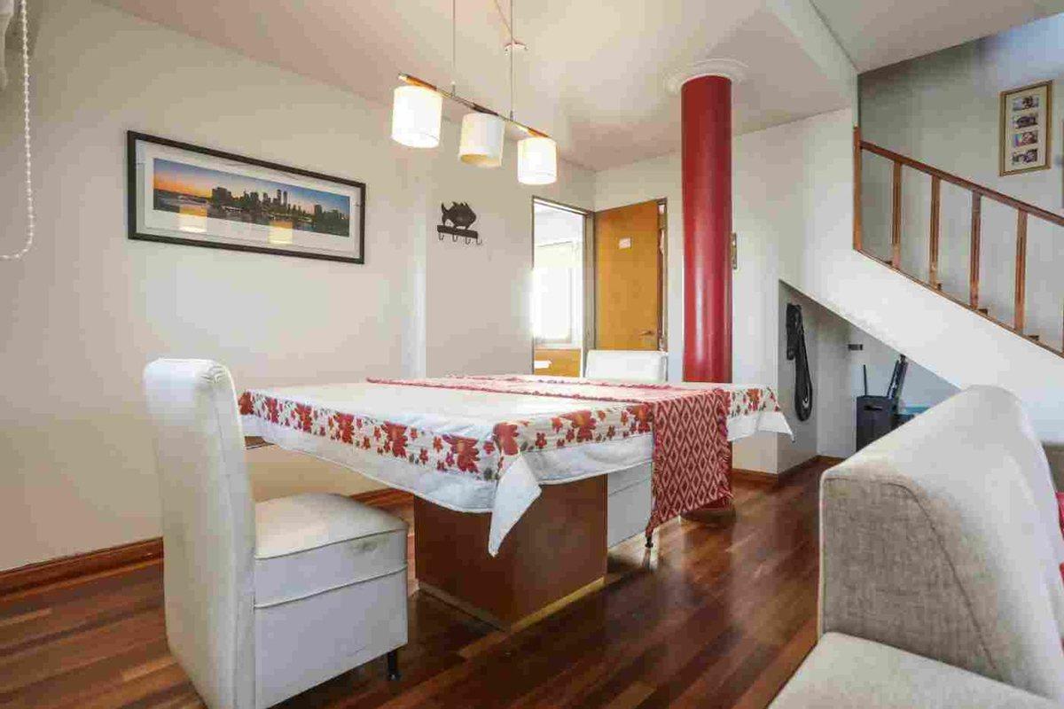 Foto de Triplex Olivos 4 ambientes cochera acepta Permuta, imagen 4