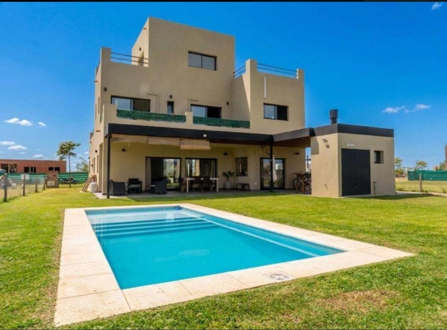 Foto de VENTA CASA 6 AMBIENTES RIBERAS PUERTOS DEL LAGO, imagen 1