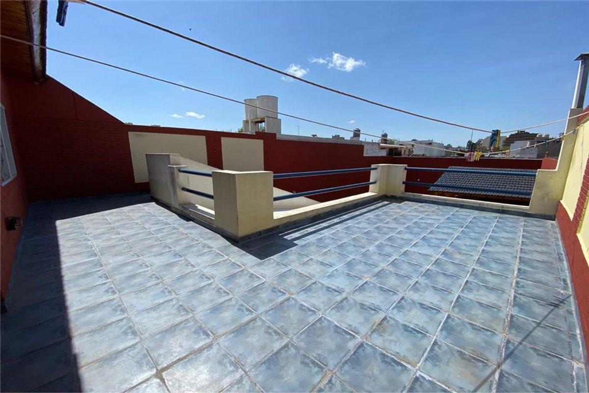 Foto de VENTA CASA 6 AMBIENTES BOEDO 4 COCHERAS AP CRED, imagen 2