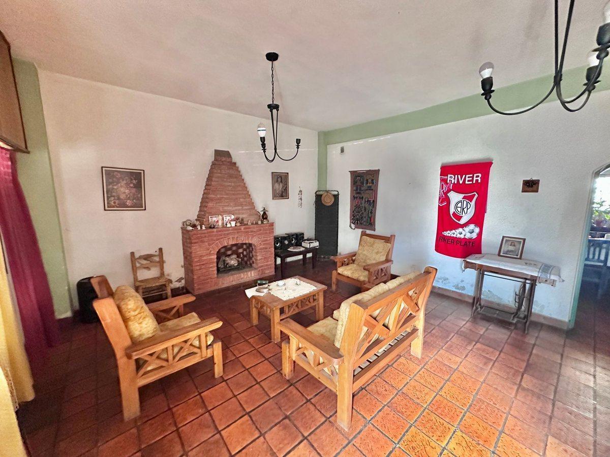 Foto de Venta casa 4 ambientes con quincho jardin y garage, imagen 1