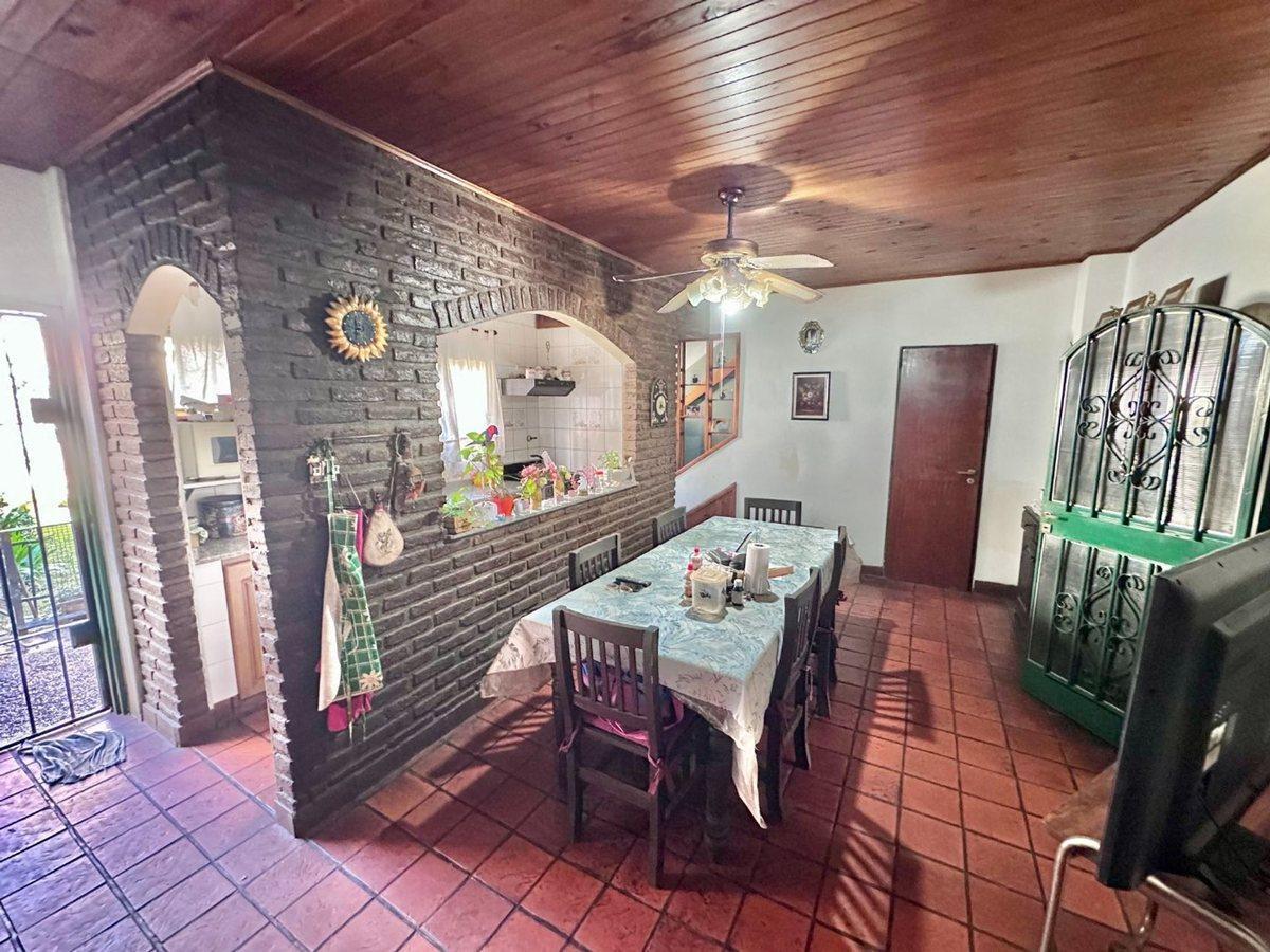 Foto de Venta casa 4 ambientes con quincho jardin y garage, imagen 5