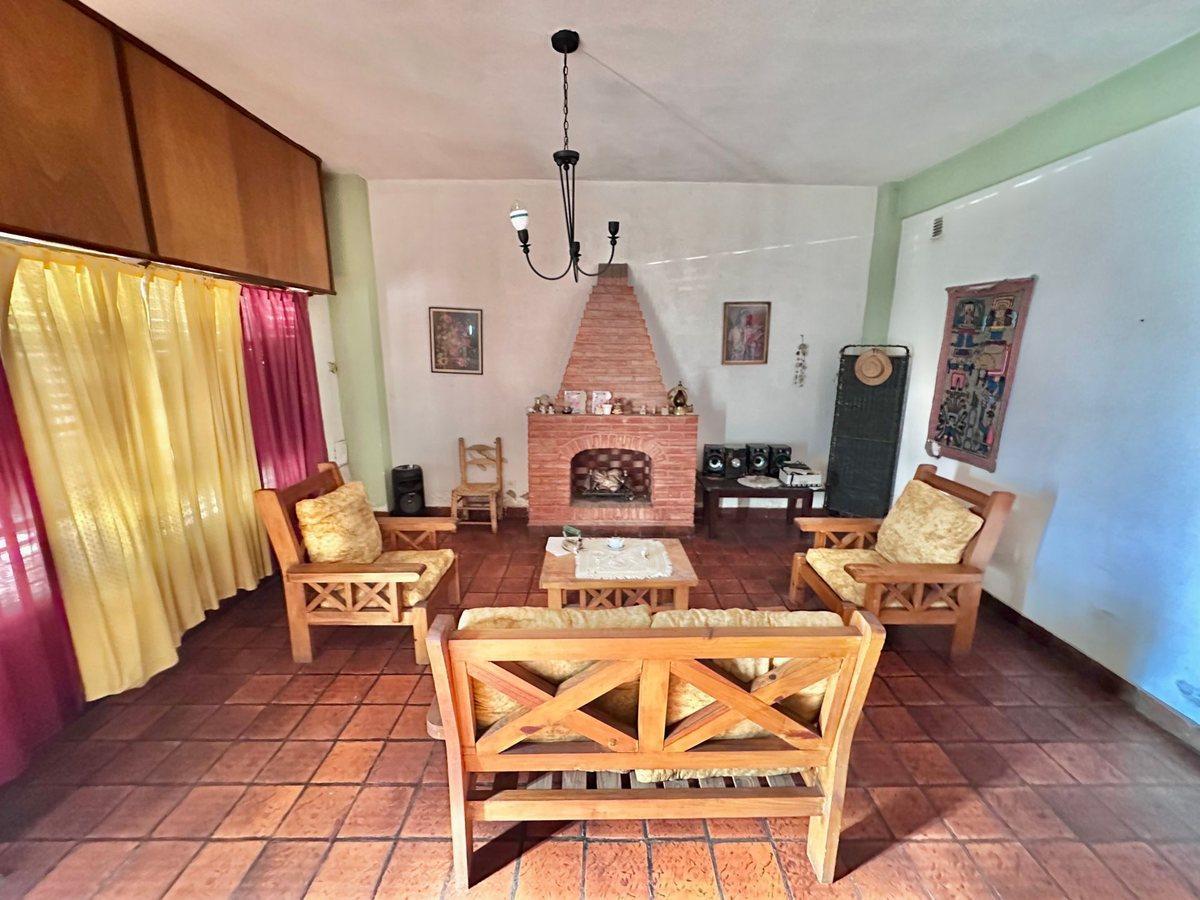 Foto de Venta casa 4 ambientes con quincho jardin y garage, imagen 3