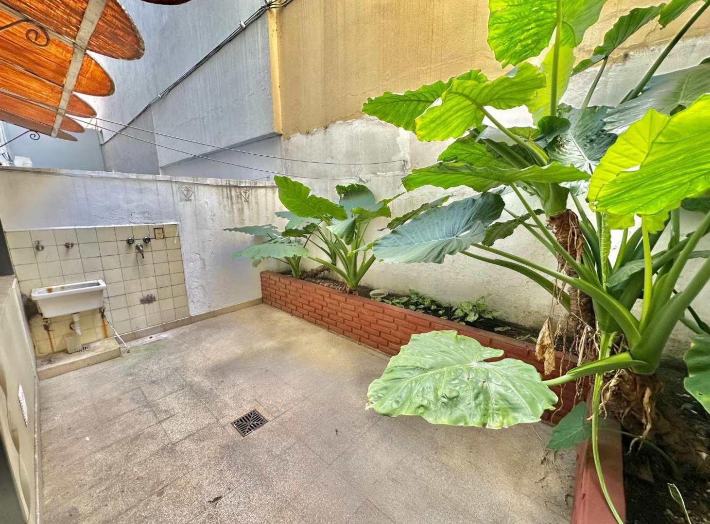 Foto de Venta departamento 2 ambientes con dos patios!, imagen 1