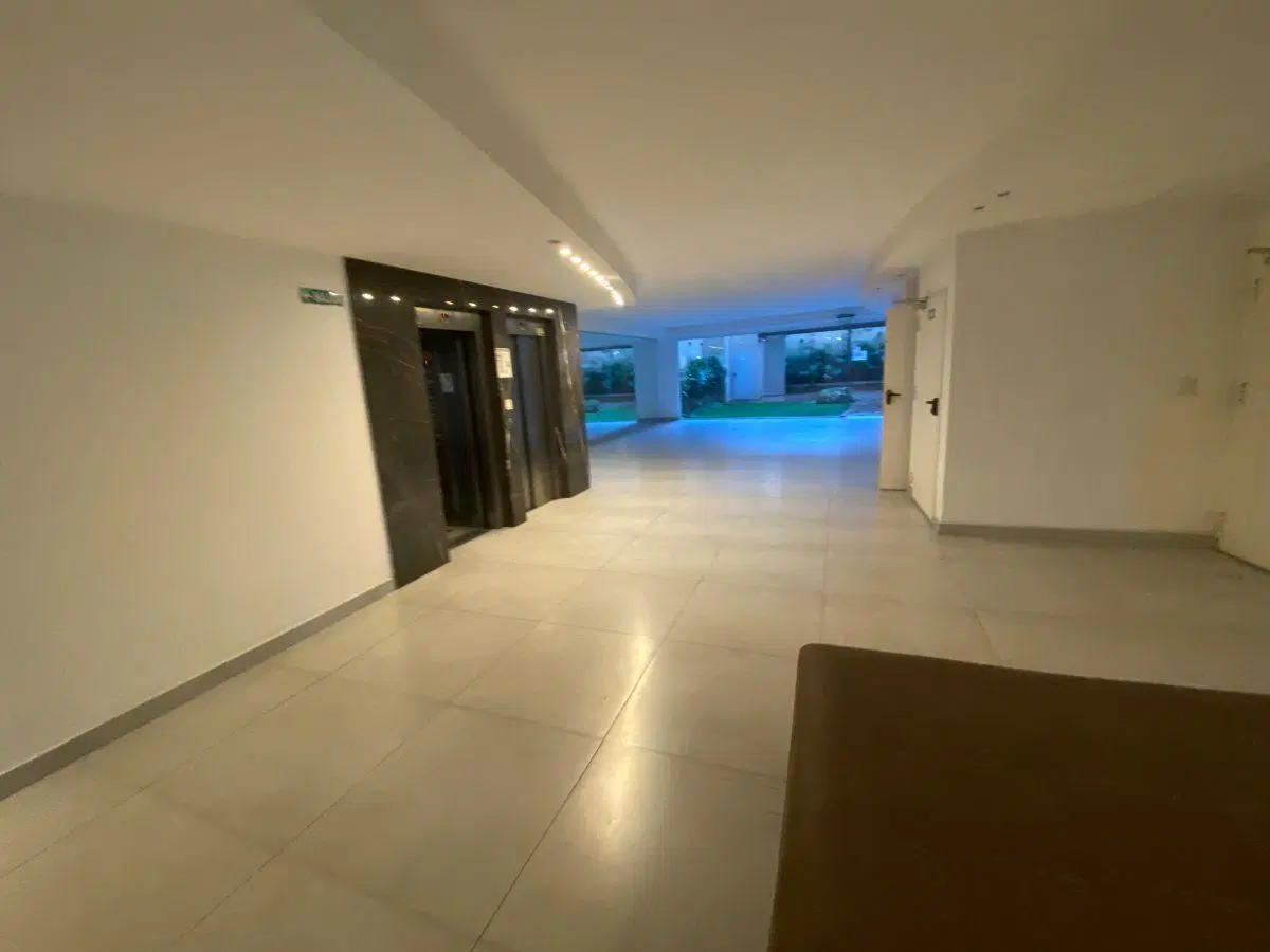 Exclusivo Ambiente Amplio , PISO ALTO FRENTE. LUZ Y Sol. 2