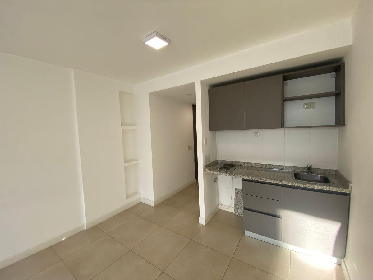 Foto de Exclusivo y Hermoso Ambiente frente ,Luz. Sol.Seg. 24 hs. Pileta, imagen 1