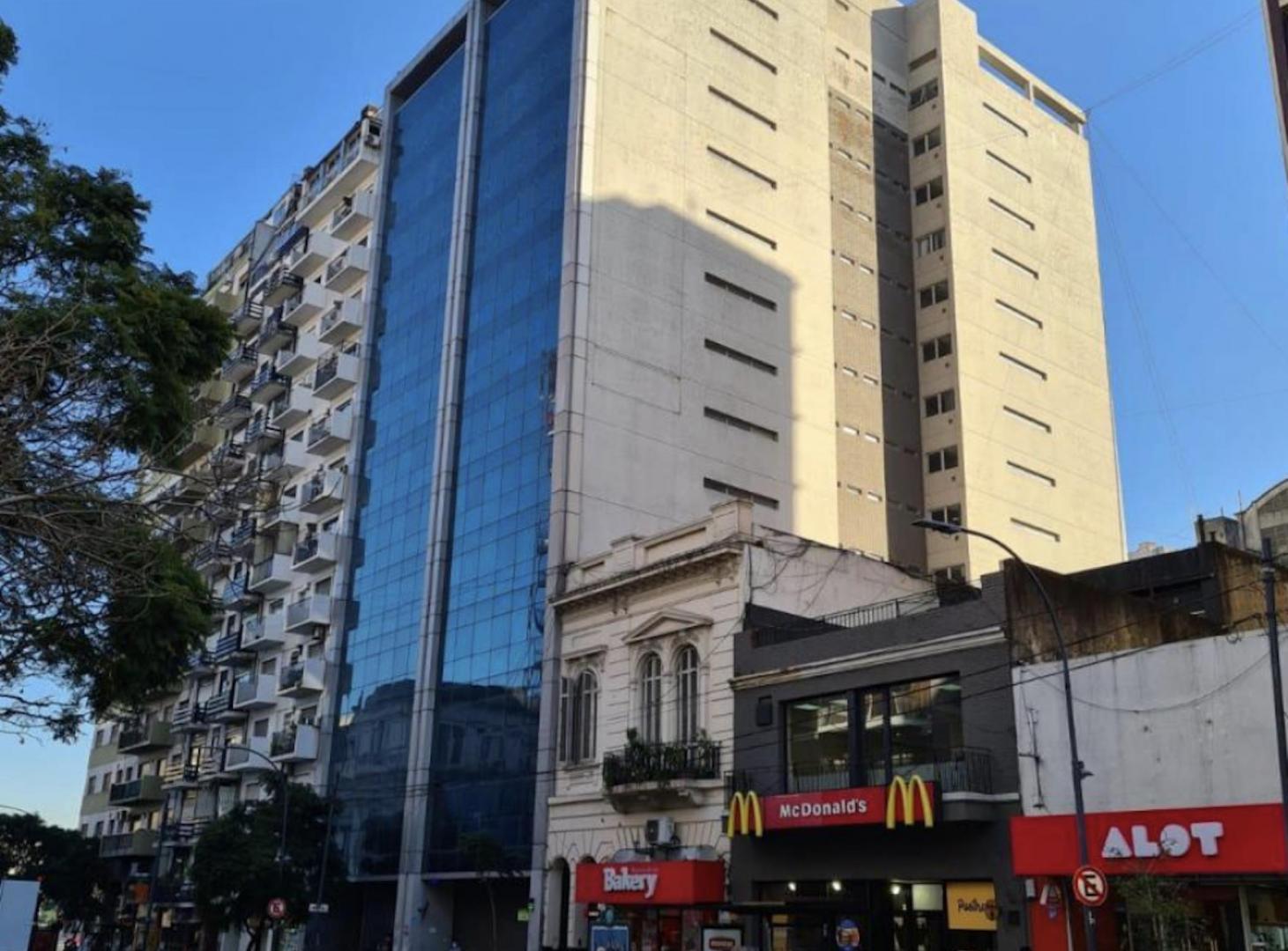 Av. Córdoba 2057 - Excelente edificio de 15 pisos + gran local - 40 cocheras