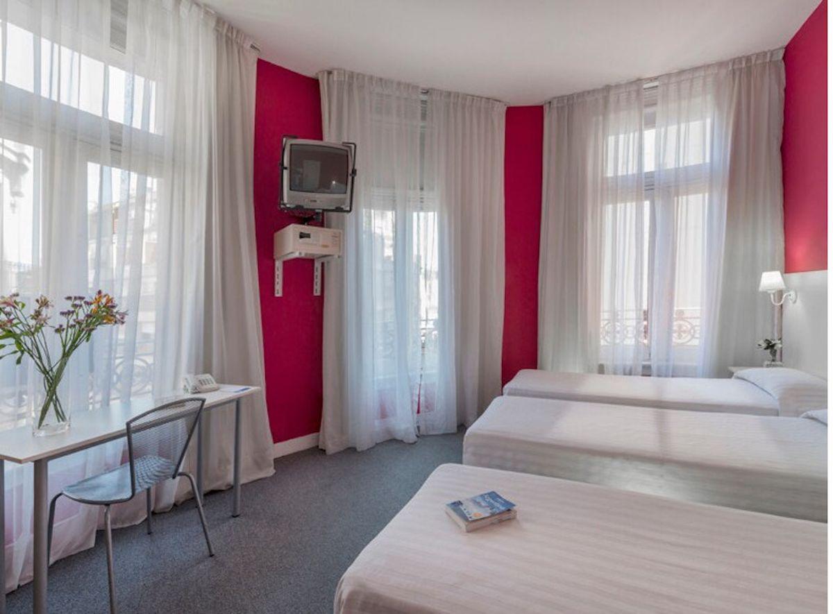 Foto de Venta - HOTEL/EDIFICIO TRADICIONAL sobre Av. 25 de Mayo - Oportunidad, imagen 2