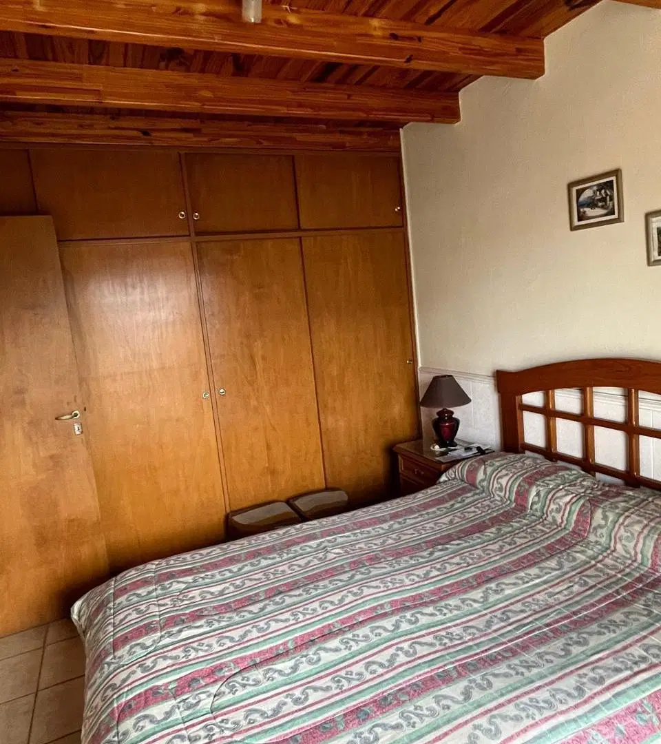 EXCELENTE CASA EN GODOY CRUZ 4