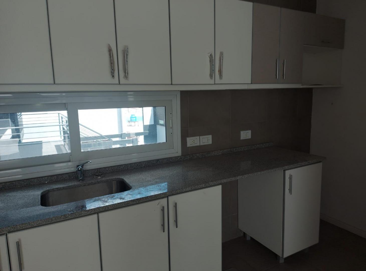Foto de UN DORMITORIO CON COCHERA EN CIUDAD, imagen 5