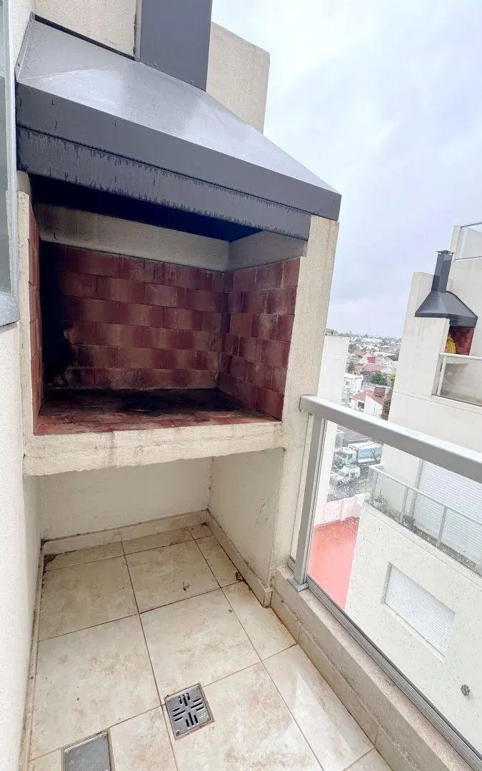 Departamento en alquiler de 3 amb, 2 baños, 3 Balcones y Parrilla 4