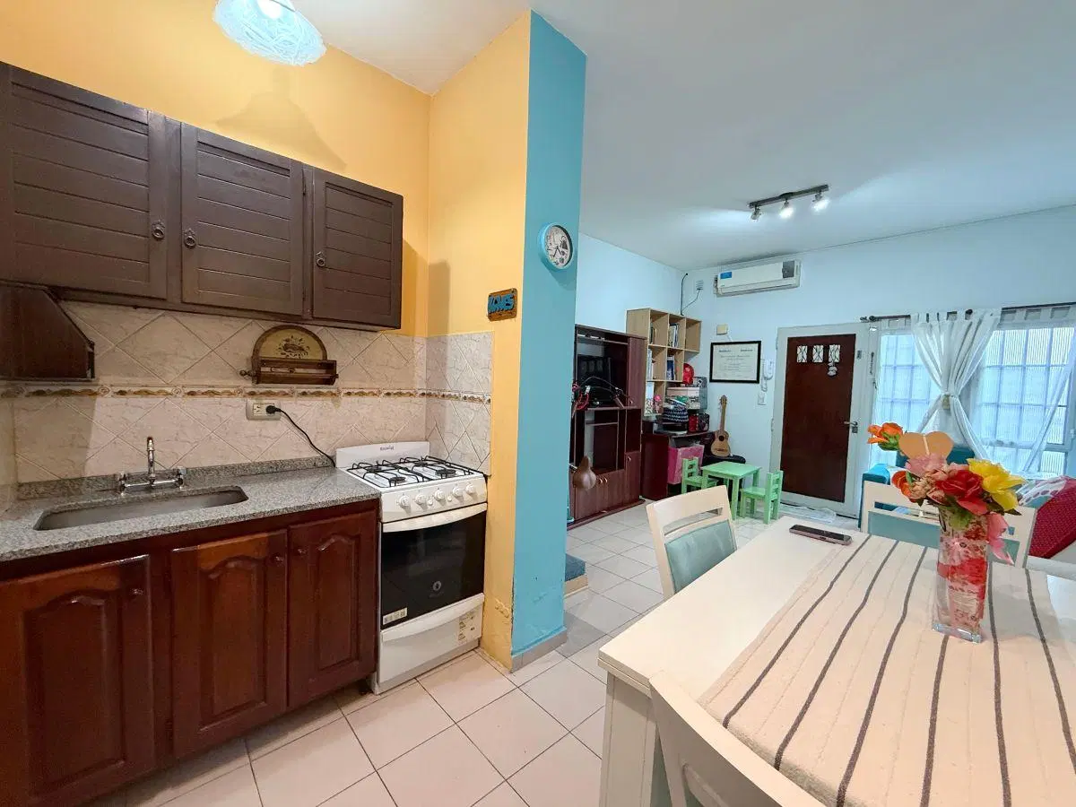 Tipo Casa al frente 2 amb. con patio 1