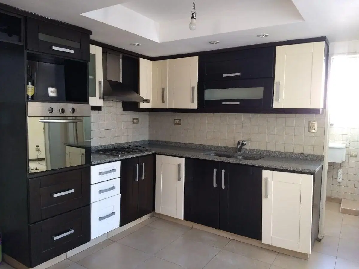 Caseros Centro, Departamento 4 ambientes con balcón y patio 3