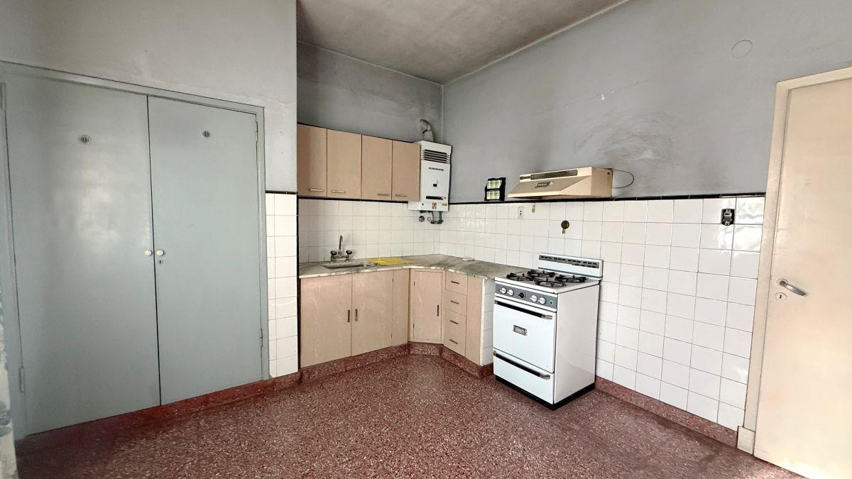 Foto de Caseros Centro Planta Alta 4 ambientes a reciclar, imagen 2