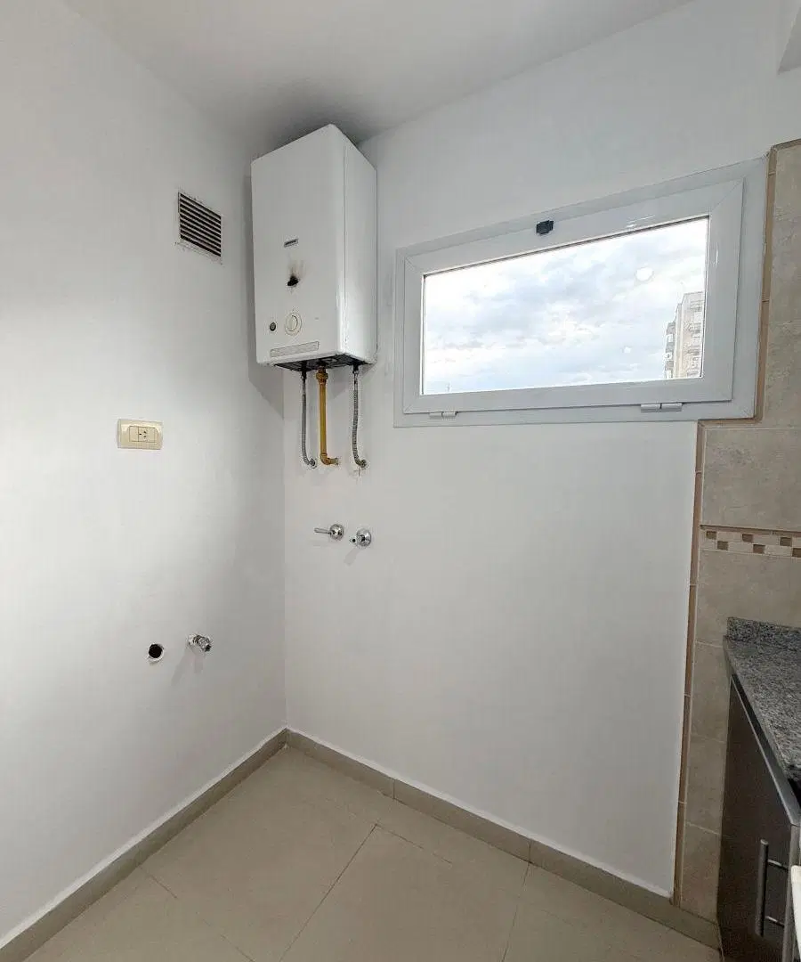 Caseros a metros de estacion, 2 amb con Cocina separada, Balcon 8