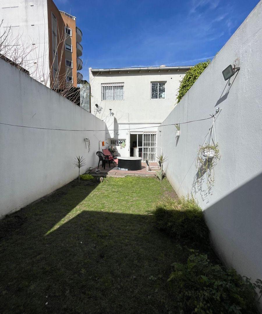 Foto de CASEROS CENTRO. Duplex 3 Amb, con Cochera y Fondo Libre, imagen 4