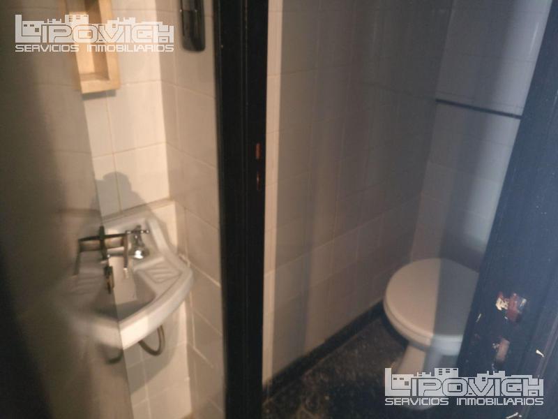 Venta. Local con Sotano y Patio. Av J. B. Justo 3800. Paternal 3