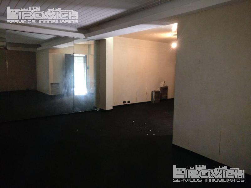 Venta. Local con Sotano y Patio. Av J. B. Justo 3800. Paternal 1