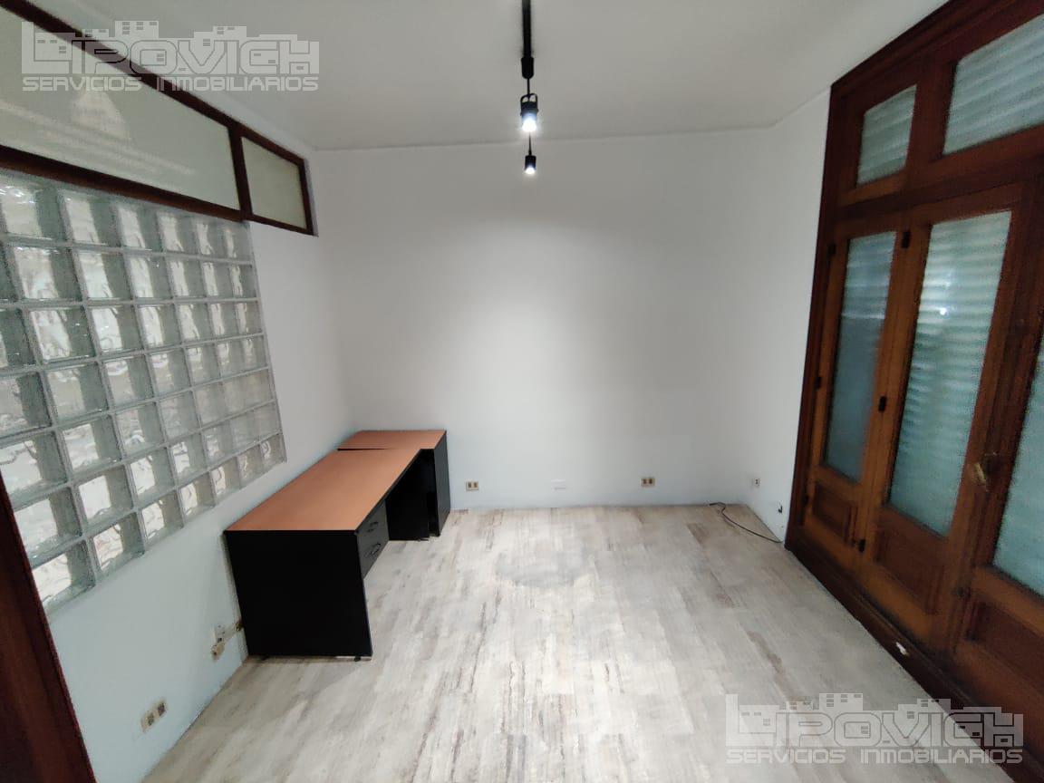 Oficina Reciclada. 1° Piso. Balcon Frances. Subte B. 4