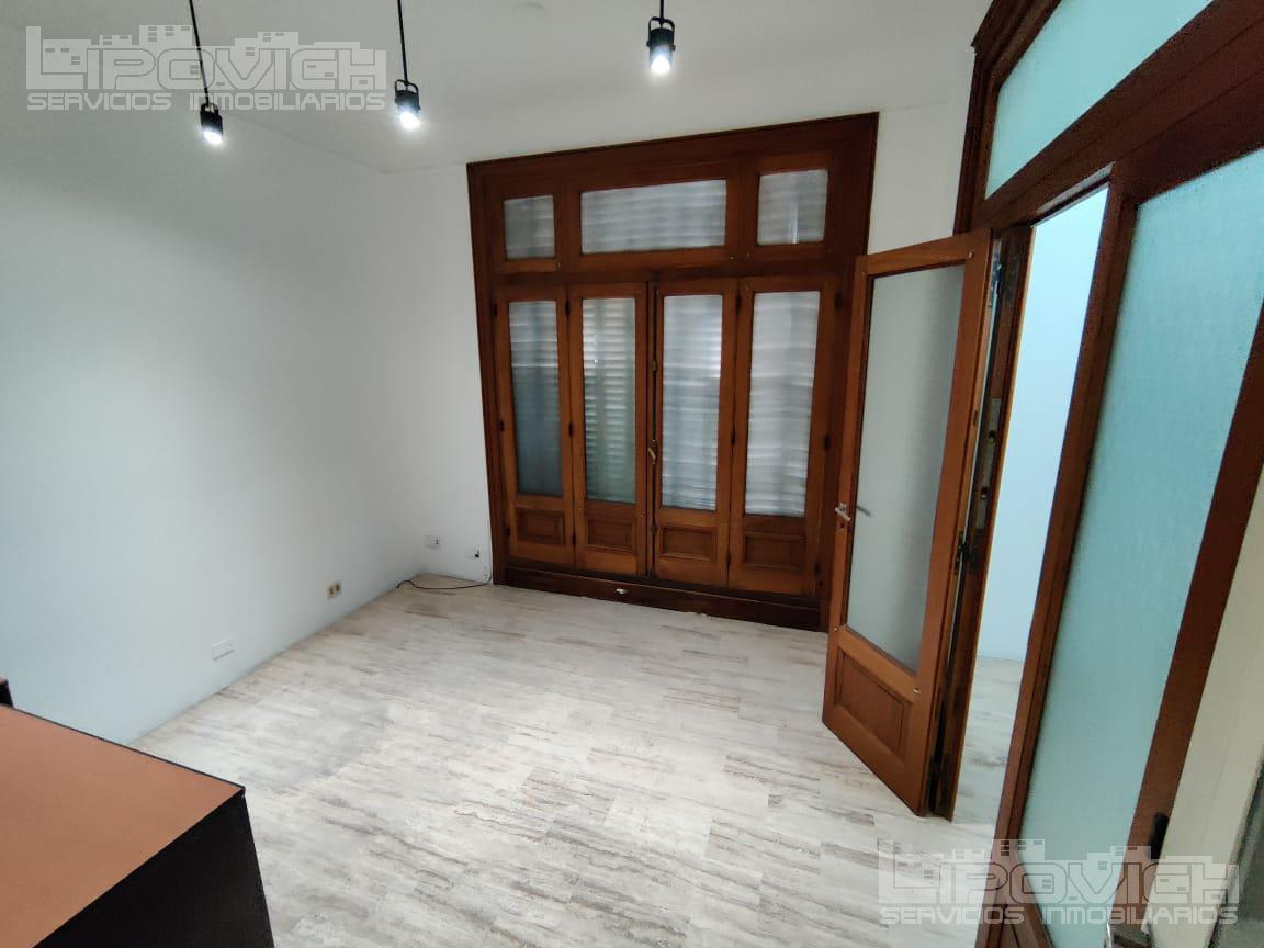 Oficina Reciclada. 1° Piso. Balcon Frances. Subte B. 2