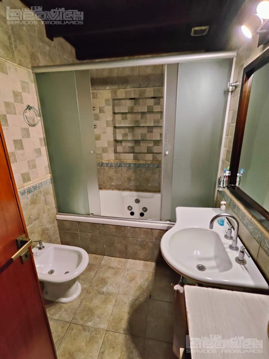 PH en Venta. 5 Ambientes en Duplex. Reciclado Completamente. Quincho con Parrilla. Sin Expensas. C. 2