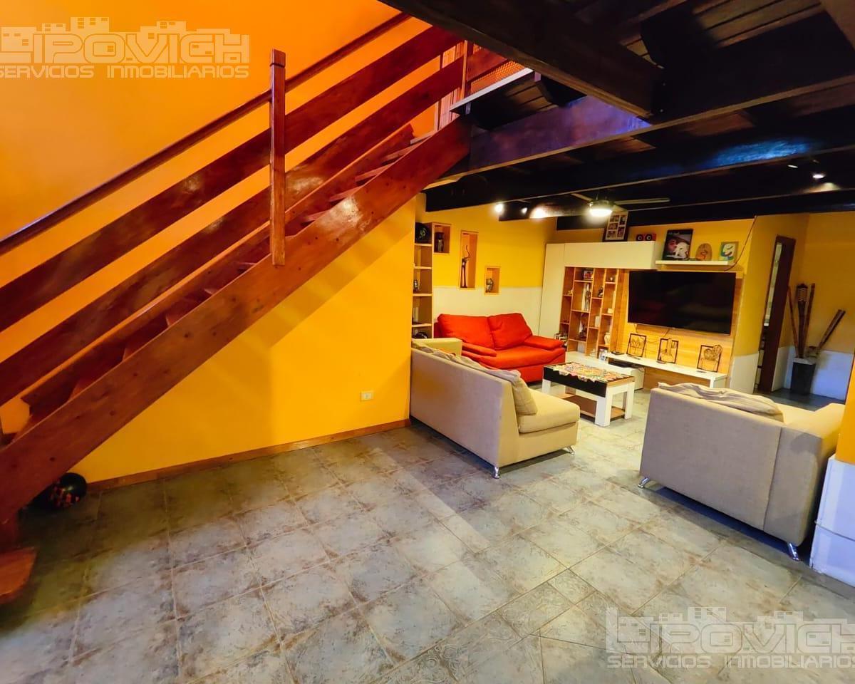 PH en Venta. 5 Ambientes en Duplex. Reciclado Completamente. Quincho con Parrilla. Sin Expensas. C. 4
