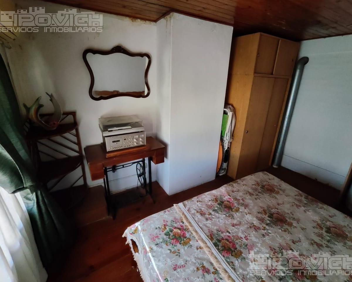 Casa en Venta. 5 Ambientes en 2 Plantas Depto en Pb. Excelente Estado. Quincho C/parrilla. Patio C 4