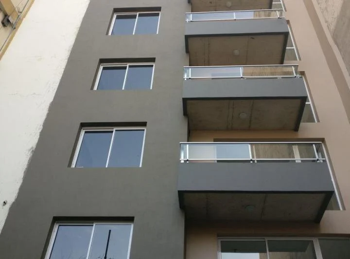 2 ambientes en alquiler. Contrafrente con balcón. Cochera opcional. Bogota al 800. Caballito. 1