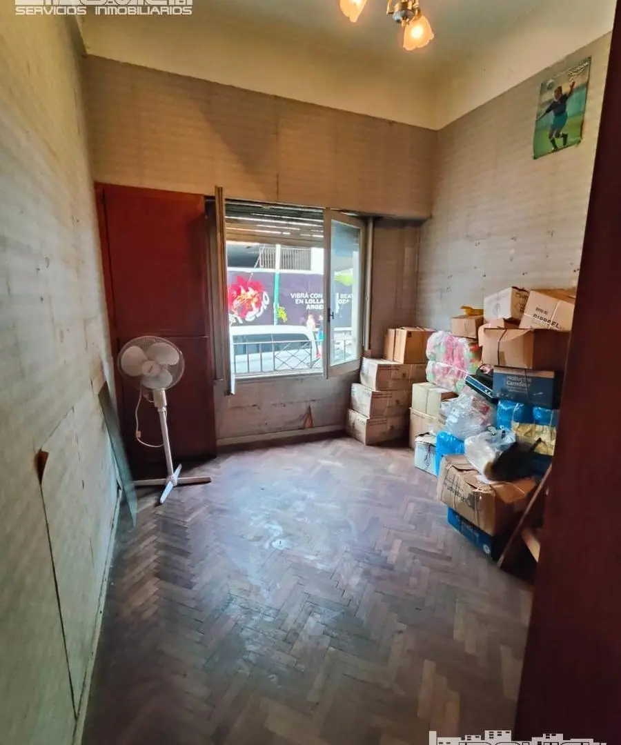 Venta 3 ambientes con escritorio. PB con patio. Av. Juan B Justo 2700. 5