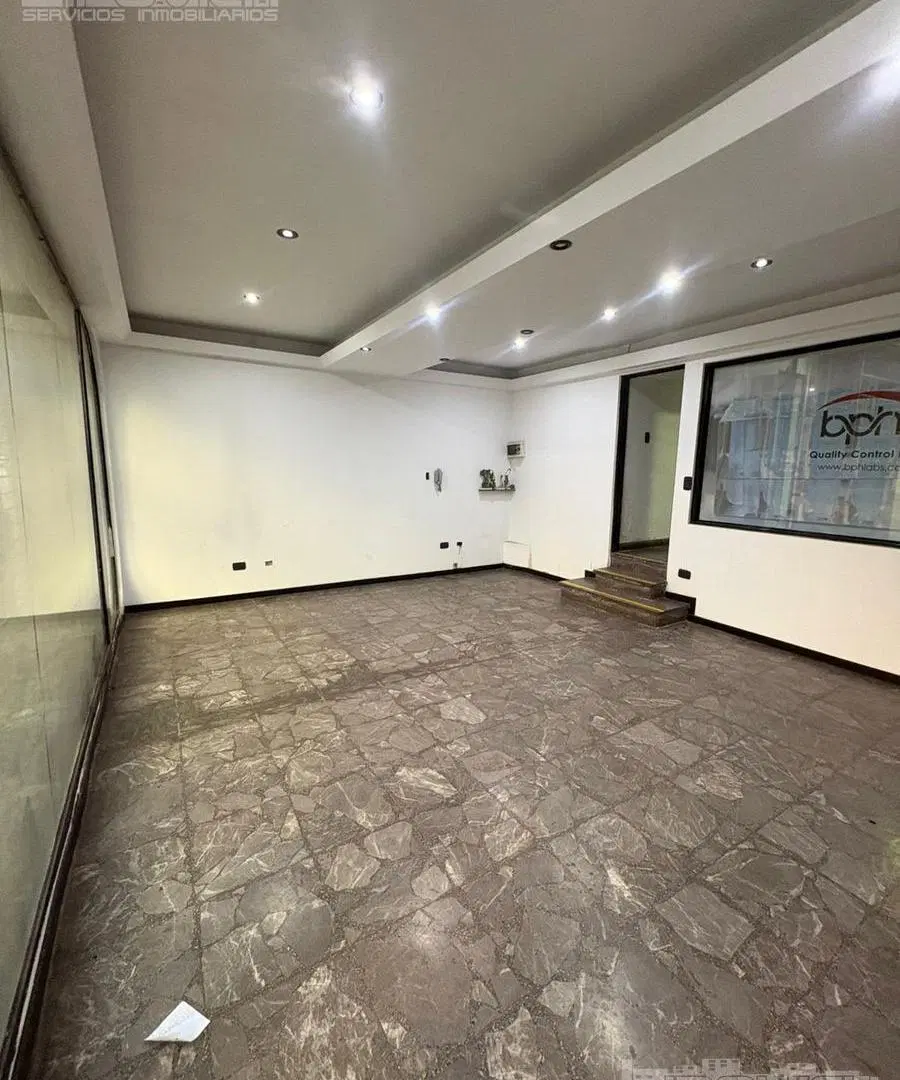 LOCAL EN ALQUILER. 122 MTS. SOTANO Y PATIO. APTO TODO RUBRO. AV. JUAN B. JUSTO 3800. PATERNAL 2