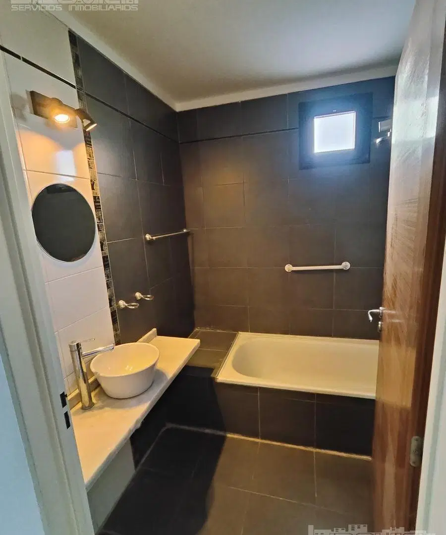 Alquiler monoambiente, 3° piso, contrafrente con balcón, amenities. Pileta. Alberdi 1500, Caballito. 5