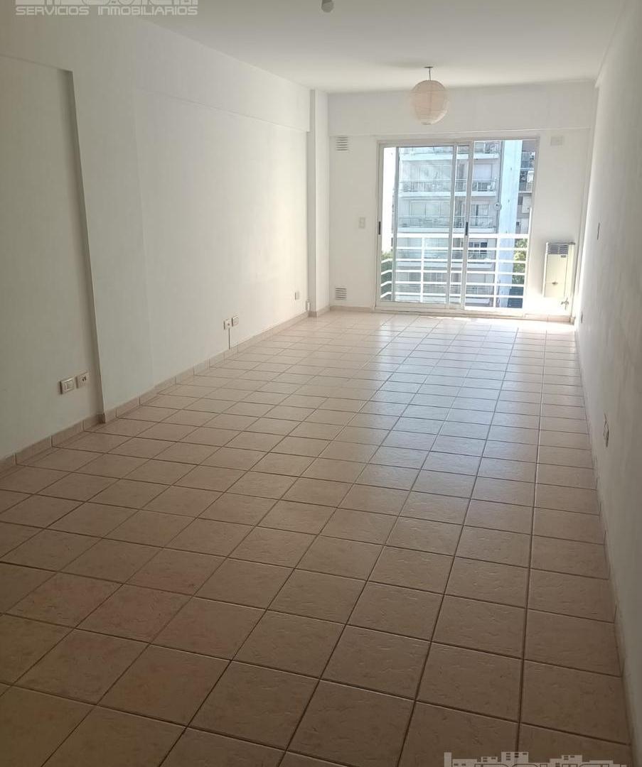 Monoambiente en alquiler. Contrafrente con balcón. Amenities. Pileta. Lavalleja al 100. Villa Crespo