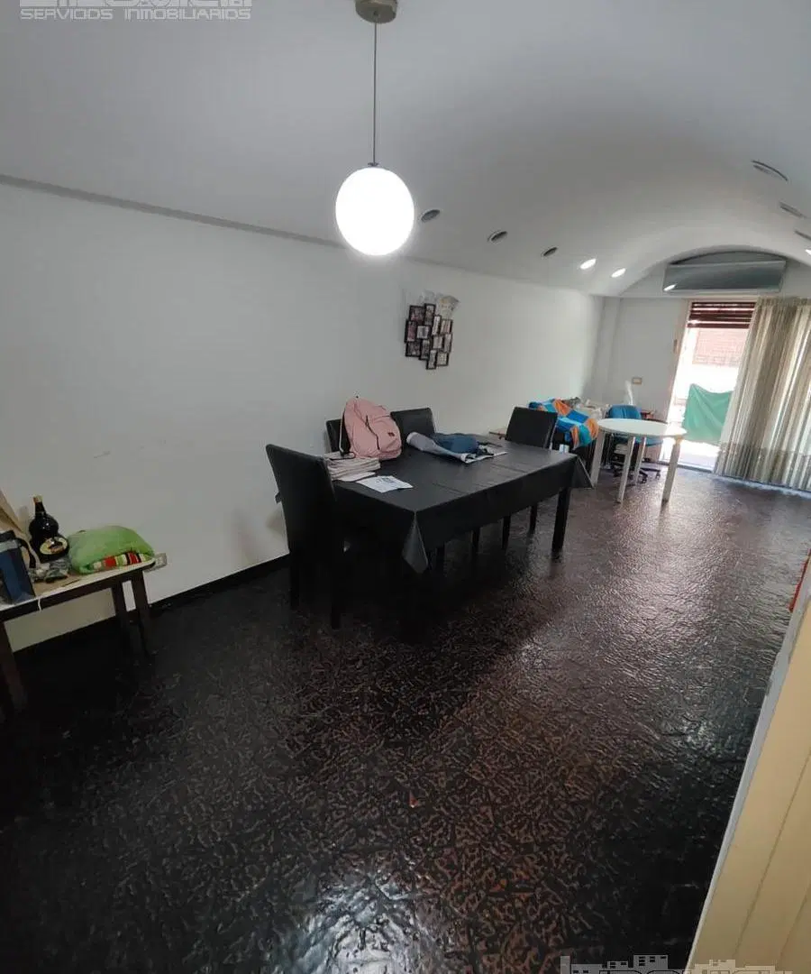 Venta de 4 ambientes c/dep. Escritorio. balcón y 2 patios. Cochera. Ferrari al 200. V. Crespo 4