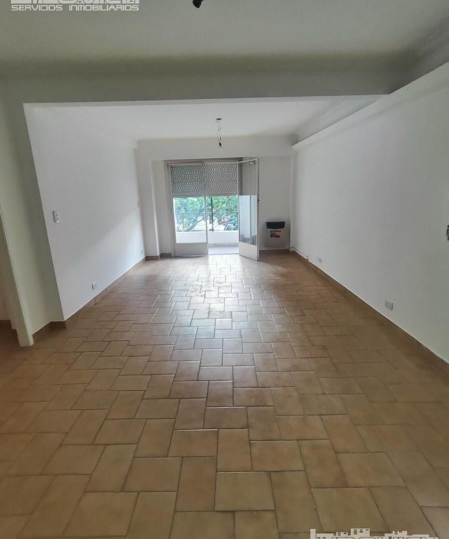 Departamento en Venta, Gurruchaga 300. Frente con balcón, Subte B y metrobus. Villa Crespo.