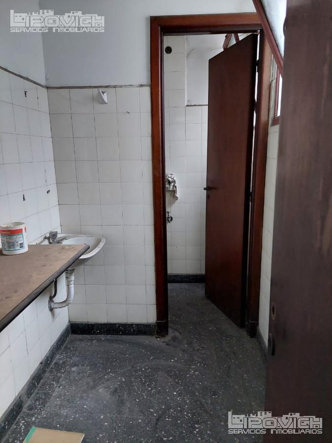 Oficina en venta. 5 oficinas. Recepción. 2 baños. A metros de Subte B. Callao 500. Tribunales