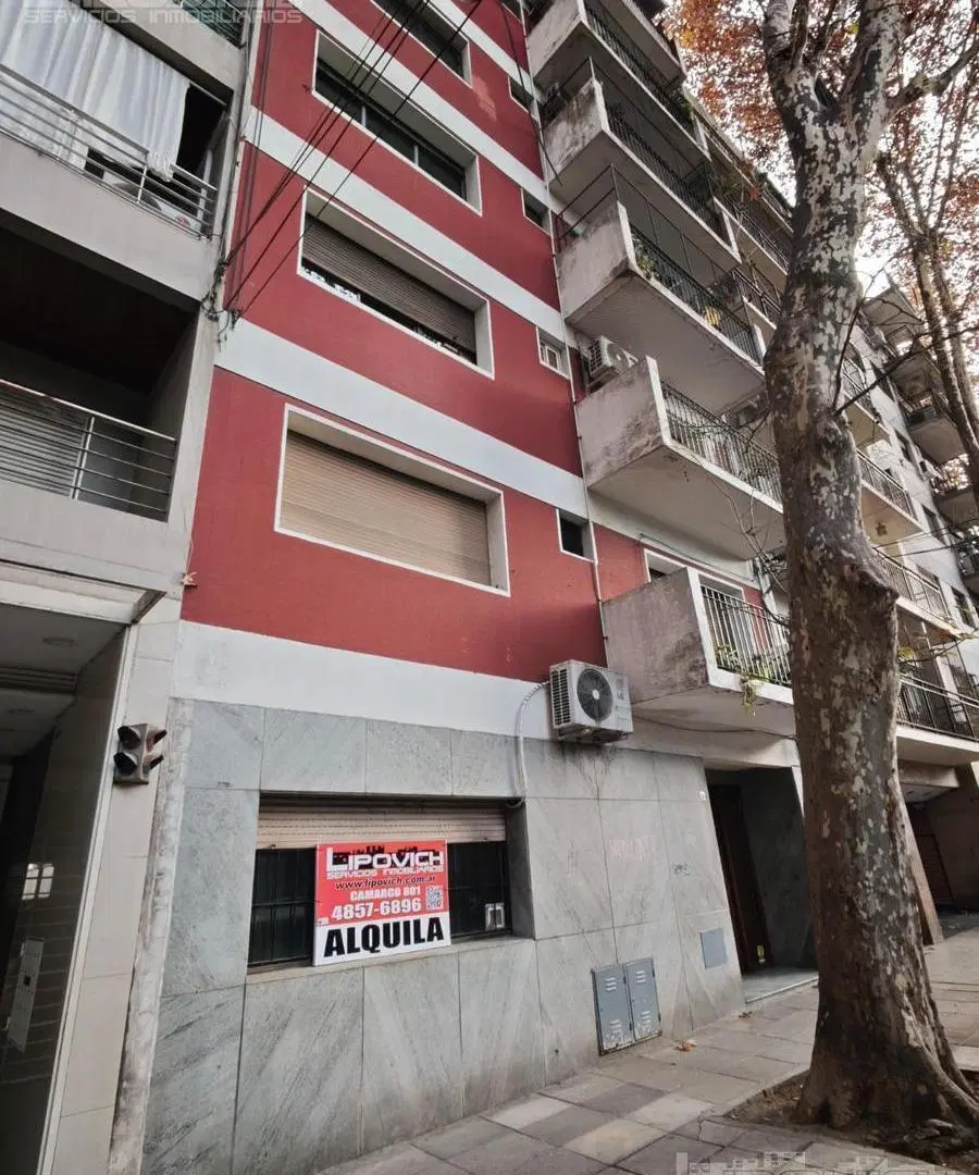 Alquiler 2 ambientes en PB, al frente con patio. Lemos. Chacarita 2