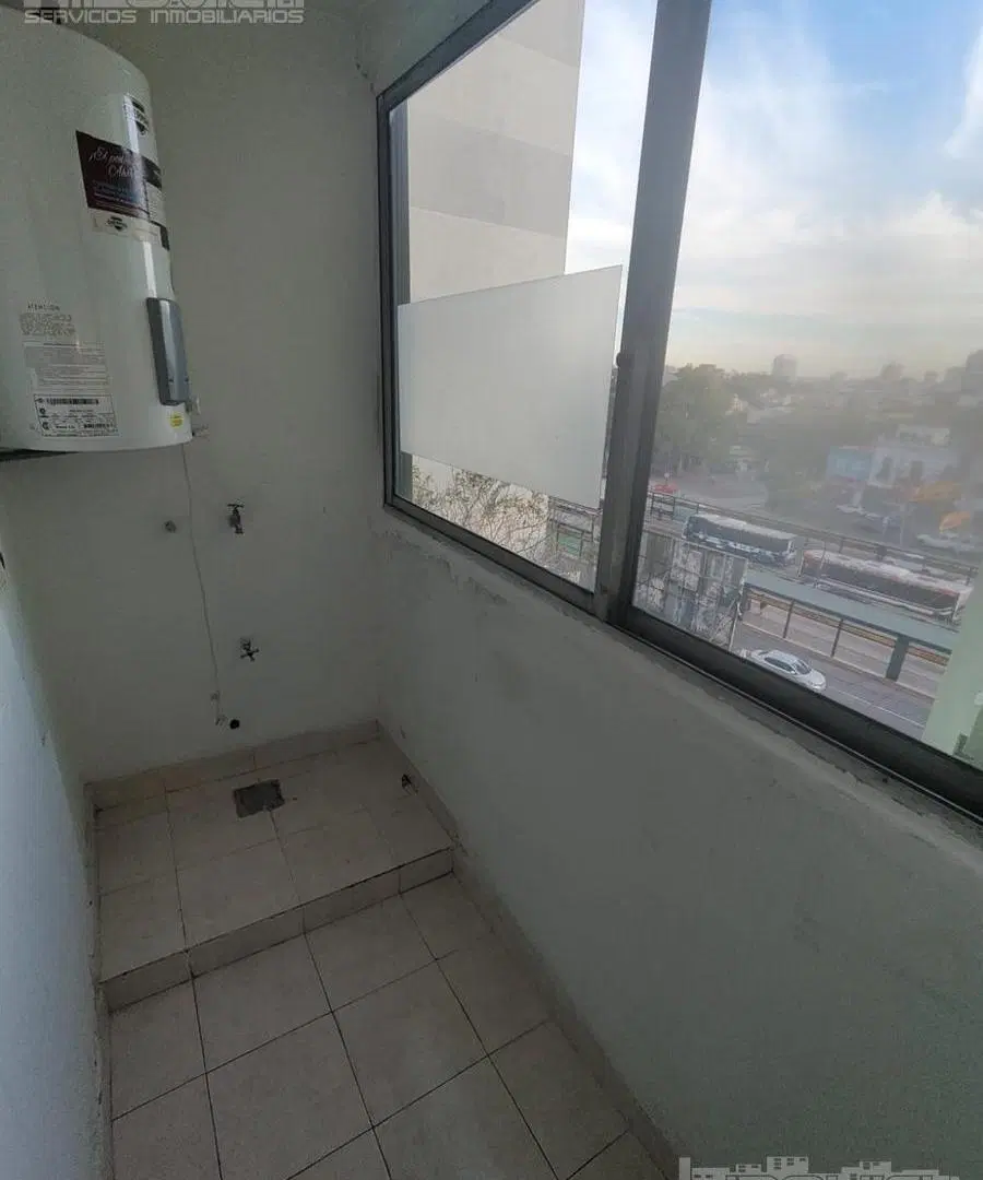 Departamento de 2 ambientes en alquiler. Frente con balcón. Av. Cabildo al 4900 2