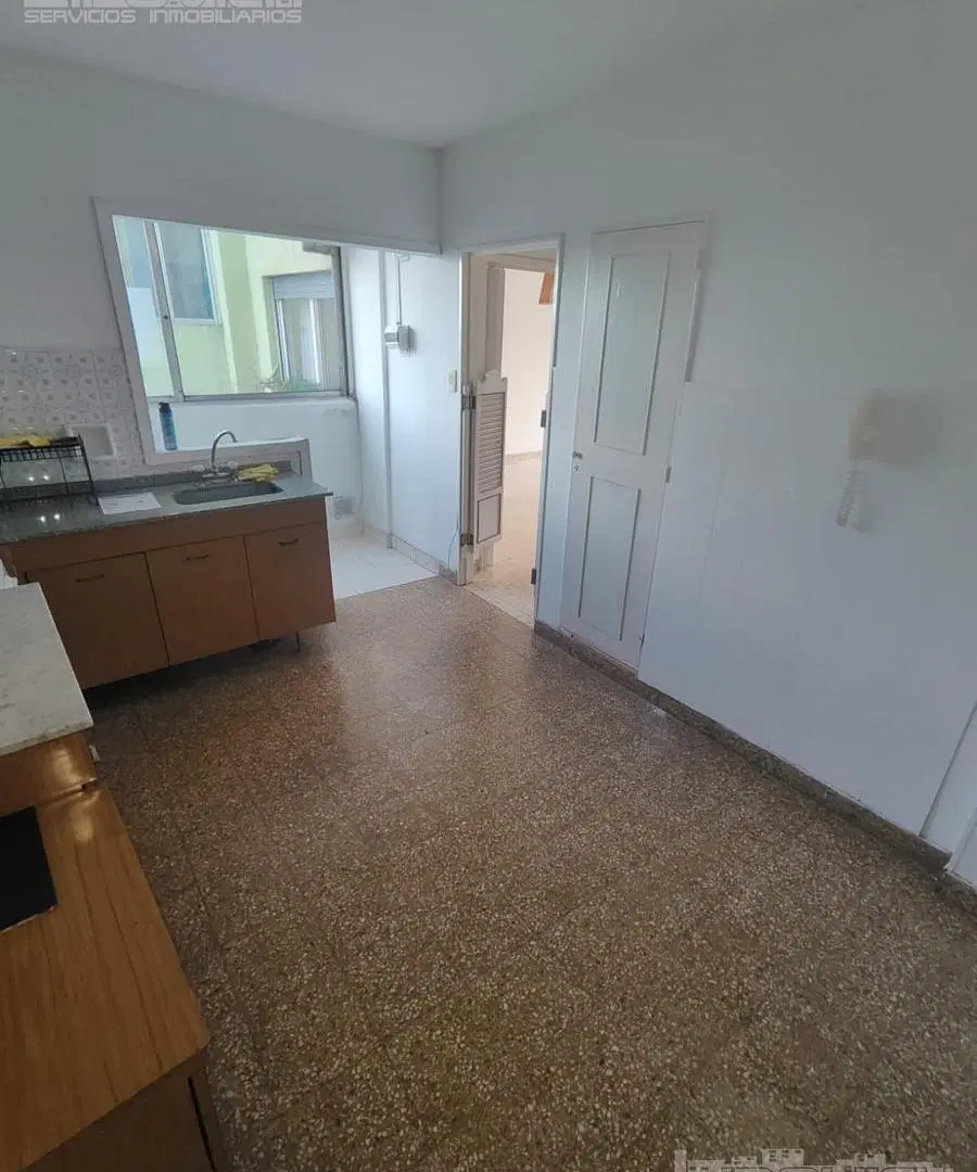 Departamento de 2 ambientes en alquiler. Frente con balcón. Av. Cabildo al 4900 5