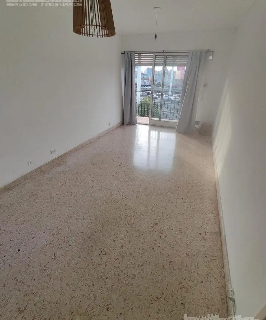 Departamento de 2 ambientes en alquiler. Frente con balcón. Av. Cabildo al 4900 3