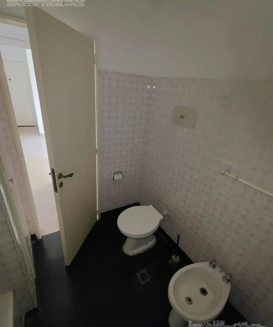 Departamento de 2 ambientes en alquiler. Frente con balcón. Av. Cabildo al 4900 4