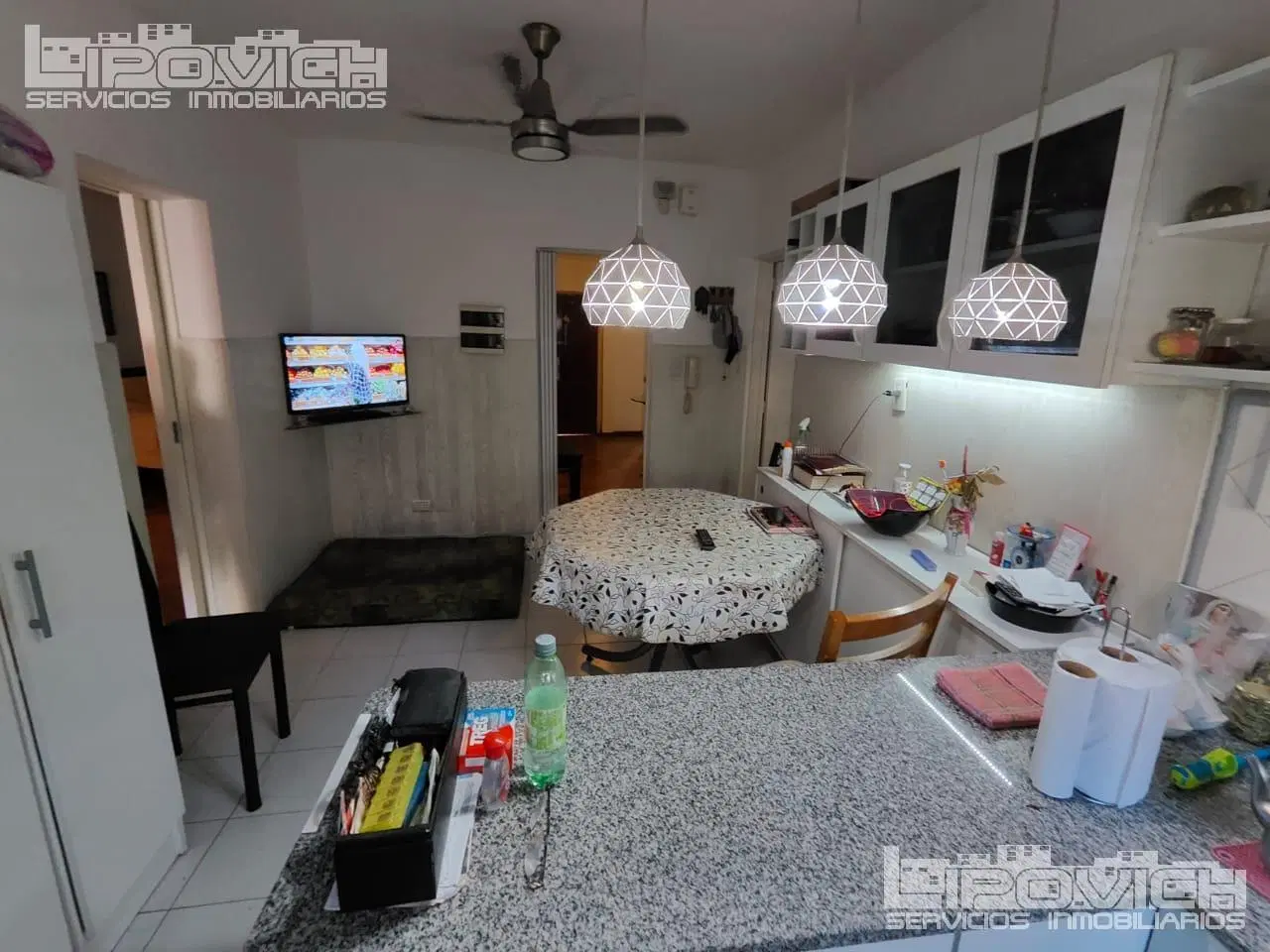 Casa en venta. 5 ambientes 2 plantas. Quincho c/parrilla. Patio con piscina. Allende al 3200. Devoto 4