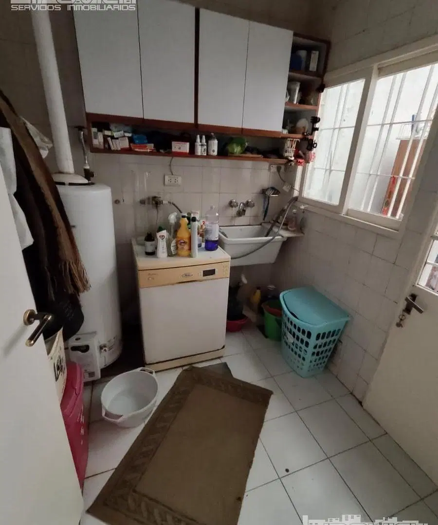 Casa en venta. 5 ambientes 2 plantas. Quincho c/parrilla. Patio con piscina. Allende al 3200. Devoto 3