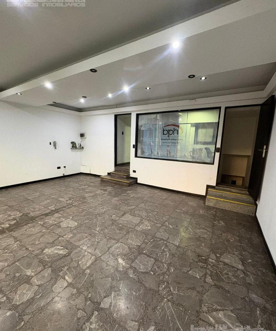 Foto de LOCAL EN ALQUILER. 122 METROS. SOTANO Y PATIO. APTO TODO RUBRO. AV, imagen 1