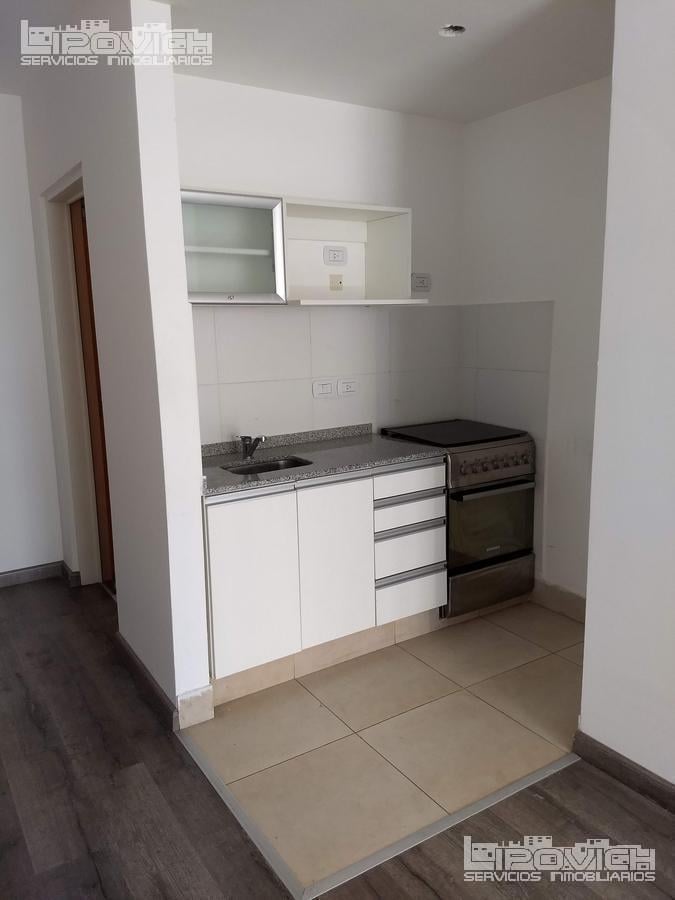 Foto de Alquiler monoambiente. Contrafrente, balcón. Apto profesional. Pileta, imagen 2