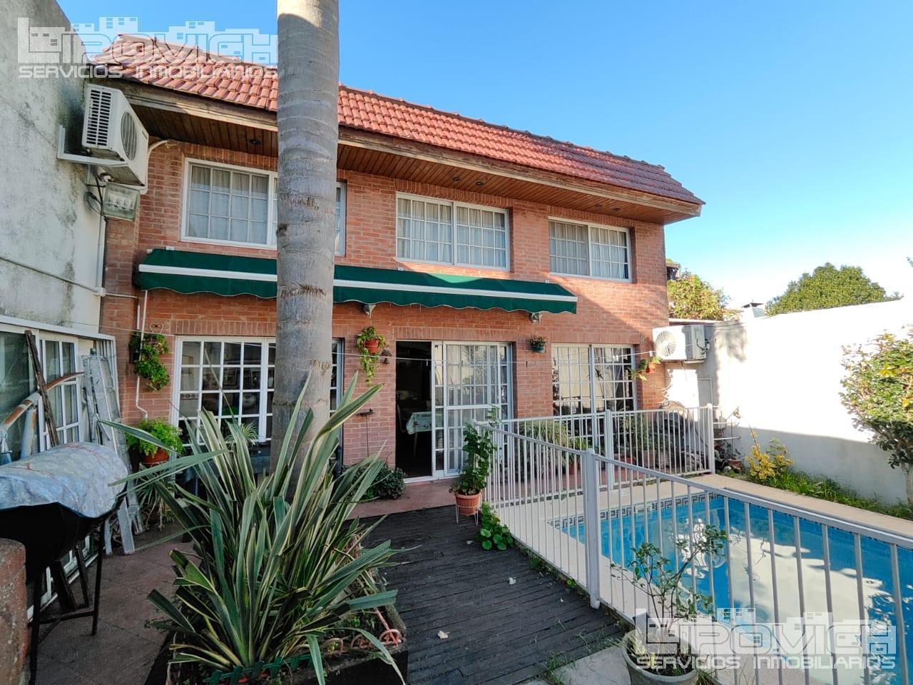Foto de Casa en venta. 5 ambientes 2 plantas. Quincho c/parrilla. Patio con, imagen 1